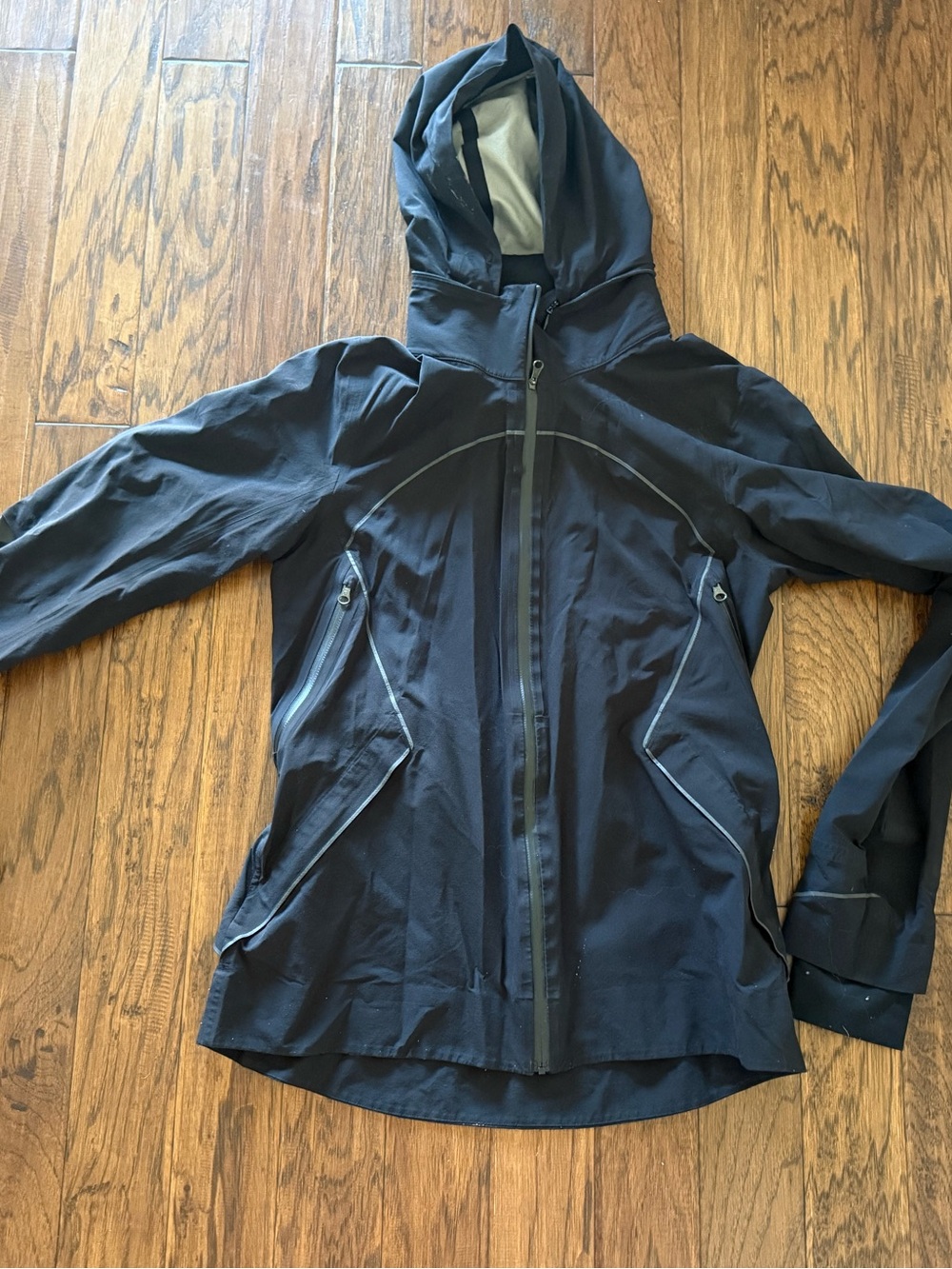 Women’s black Lululemon rain jacket size 6